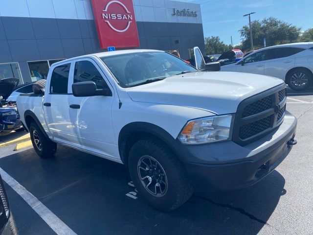 2016 RAM 1500 Blanco (Bright White Clearcoat) Camioneta Todo terreno 8 velocidades Automática
