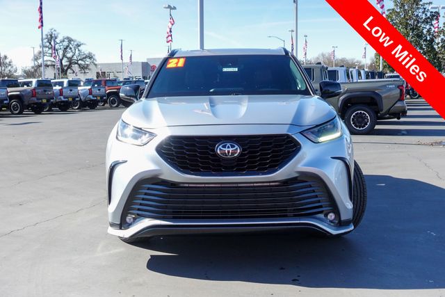 used 2021 Toyota Highlander car, priced at $31,500