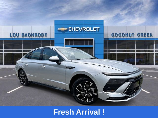 Silver 2024 Hyundai Sonata Sedan Front-Wheel Drive 8-Speed Automatic