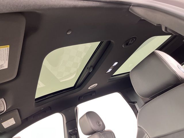 2022 Mosaic Black Metallic Chevrolet Traverse LT Leather AWD SUV