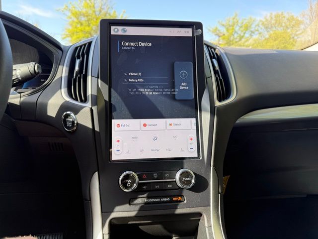 2023 Ford Edge SEL photo