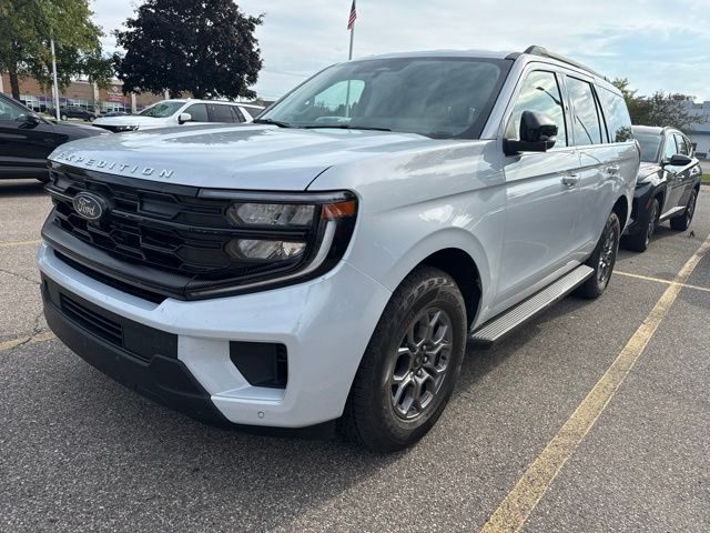 Space Silver Metallic 2026 Ford Expedition SUV / Crossover Four-Wheel Drive Automatic