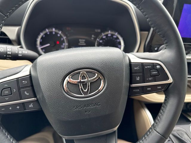 2024 Toyota Highlander XLE Beige at Bayway Cadillac Southwest