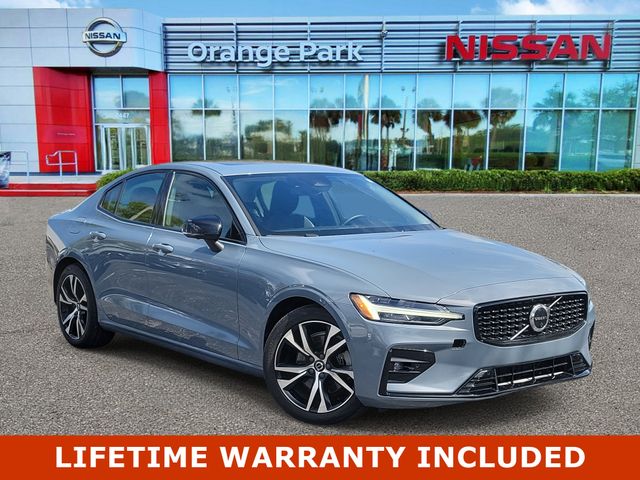 2023 Volvo S60 B5 Plus Dark Theme FWD