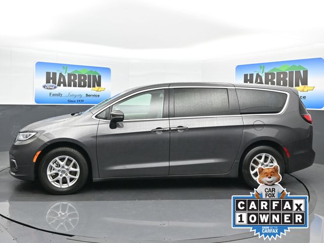 2023 Chrysler Pacifica Touring L photo