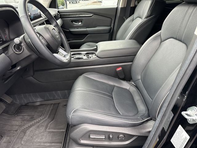 Used 2025 Honda Pilot SUV