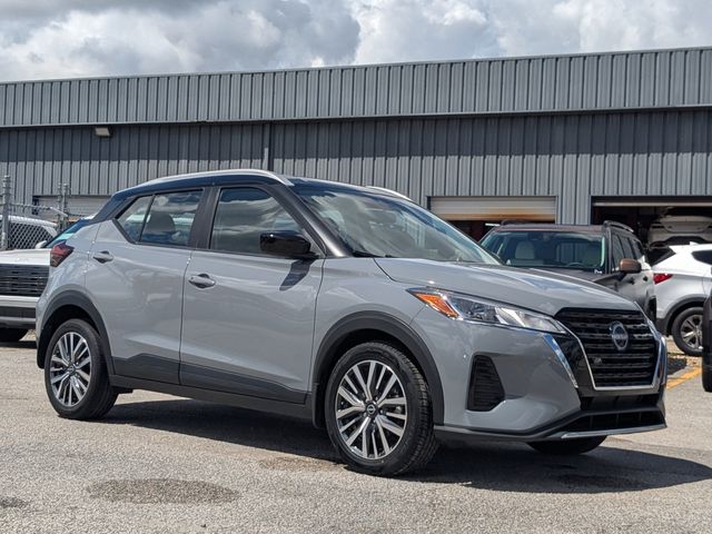 Gray/Super Black 2023 Nissan Kicks SUV / Crossover Front-Wheel Drive Continuously Variable Transmission