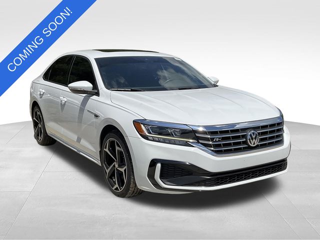 Pure White 2021 Volkswagen Passat Sedan Front-Wheel Drive 6-Speed Automatic