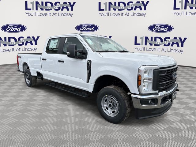 Oxford White 2026 Ford F-250 Super Duty XL Crew Cab 4WD Pickup Truck Four-Wheel Drive Automatic
