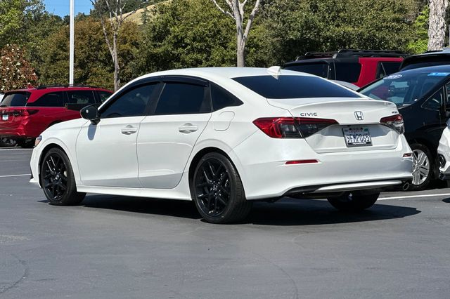 View vehicle photo 5