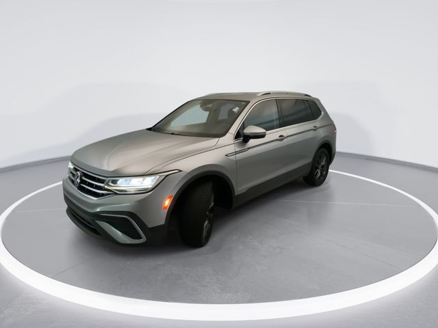 Used 2022 Gray Volkswagen 2.0T SE image 2