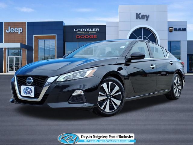 Super Black Clearcoat 2022 Nissan Altima Sedan Front-Wheel Drive Continuously Variable Transmission