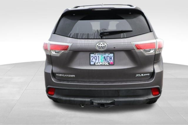 2016 Toyota Highlander XLE V6 21