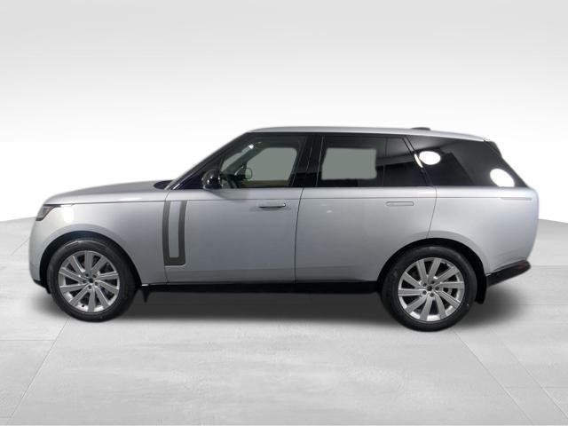 2025 Land Rover Range Rover SE 4