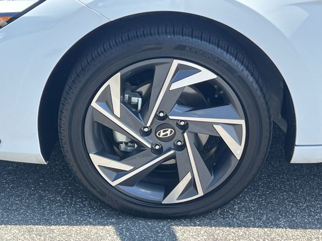 Used 2025 White Hyundai SEL Sport image 45