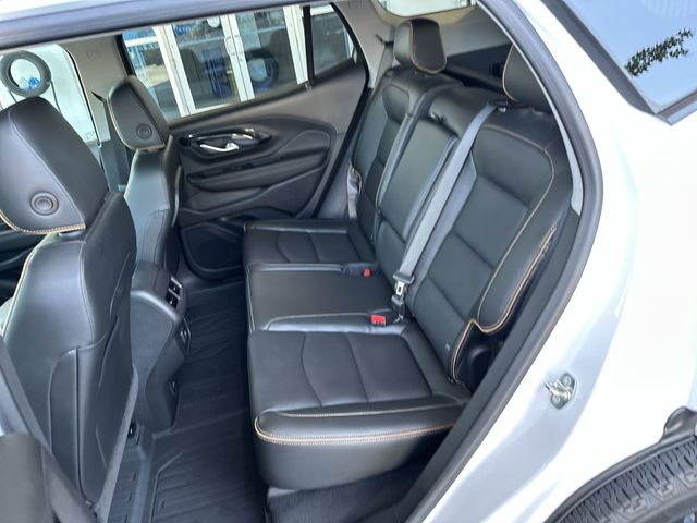 Used 2022 White GMC AT4 image 23