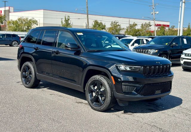2025 Jeep Grand Cherokee Altitude's photo