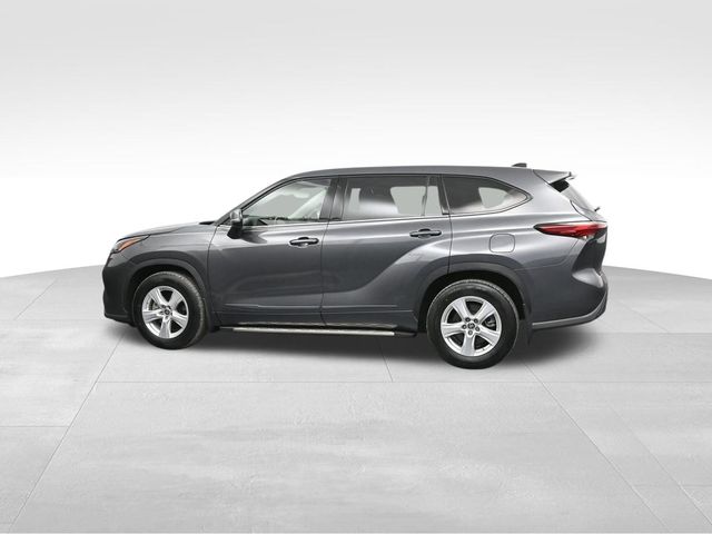 2022 Toyota Highlander LE 7