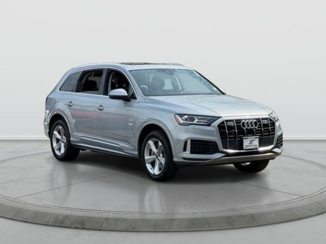 2023 Audi Q7 45 Premium Plus quattro Tiptronic's photo