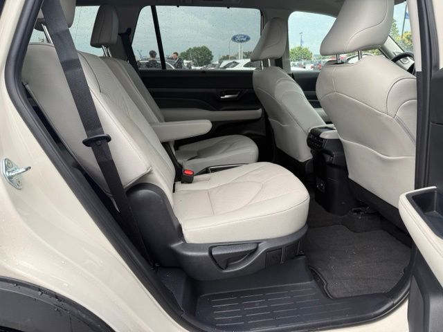 2024 Coastal Cream Toyota Grand Highlander Platinum AWD SUV
