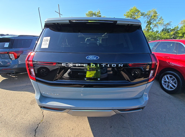 2025 Gray Metallic Ford Expedition Platinum 4X4 SUV