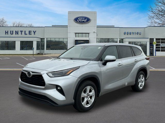  2024 Toyota Highlander LE FWD   