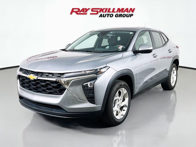Used 2025 Gray Chevrolet LS image 3