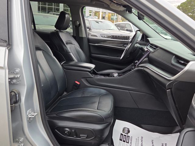 Used 2023 Silver Jeep Limited image 15