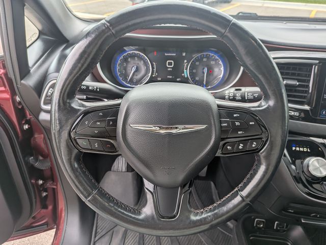 2019 Chrysler Pacifica - Image 19