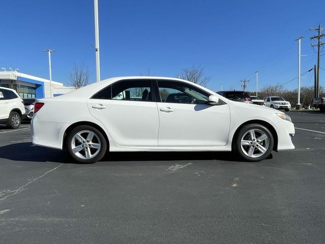 2012 Toyota Camry SE 11