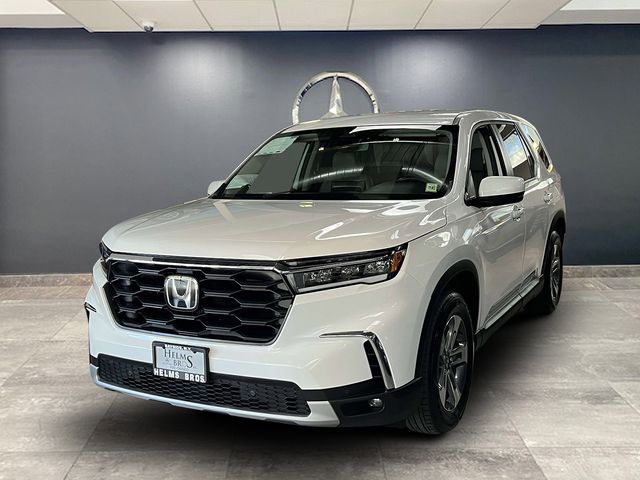 used 2025 Honda Pilot car, priced at $38,991