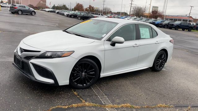 2022 Toyota Camry SE 4