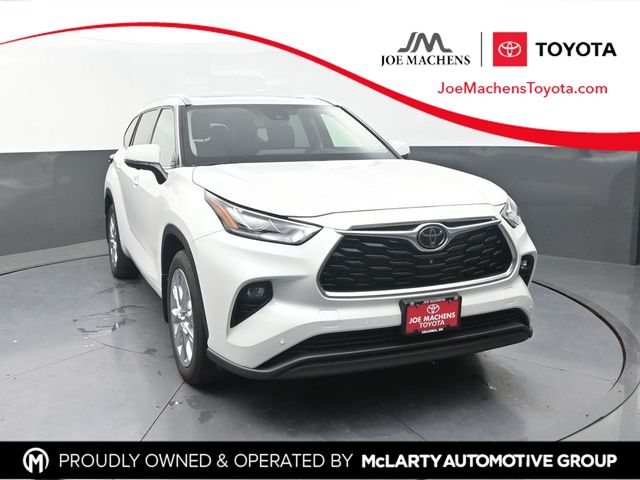 White (Wind Chill Pearl) 2025 Toyota Highlander SUV / Crossover All-Wheel Drive 8-Speed Automatic