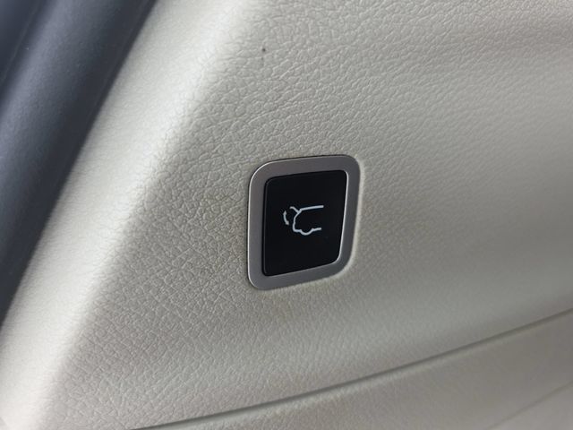 Used 2021 Bright White Clearcoat Chrysler Touring L image 15