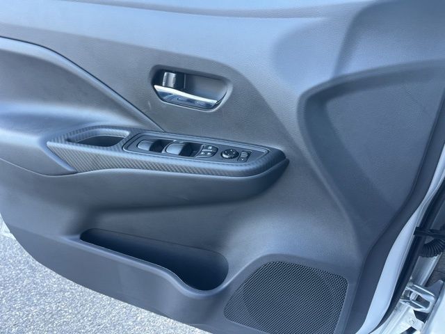 New 2025 Silver Nissan 1.6 SV image 6