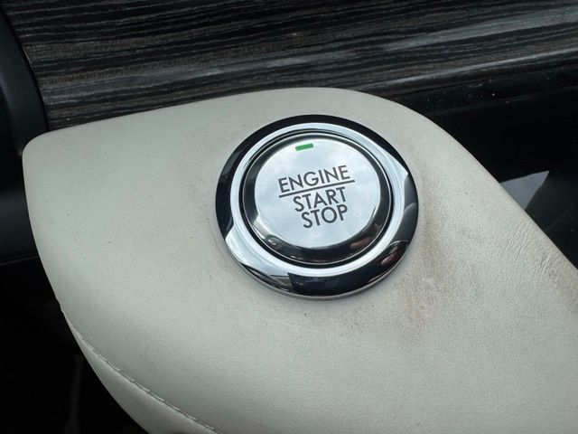 Used 2020 White Lincoln Black Label Grand Touring image 32