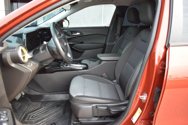 2024 Chevrolet Trax LT - Photo 11