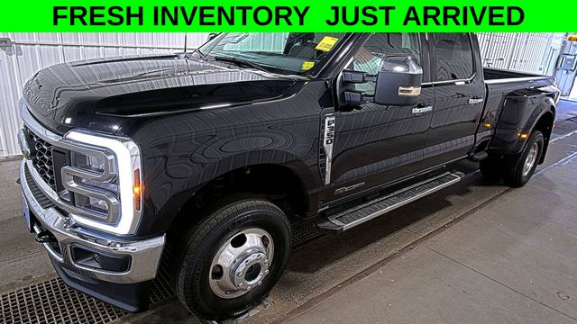 Agate Black Metallic 2025 Ford F-350 Super Duty Pickup Truck Four-Wheel Drive Automatic