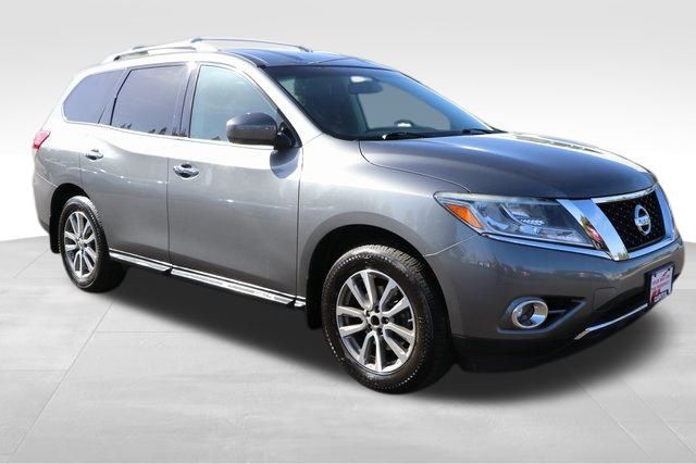 2015 Nissan Pathfinder SV 16