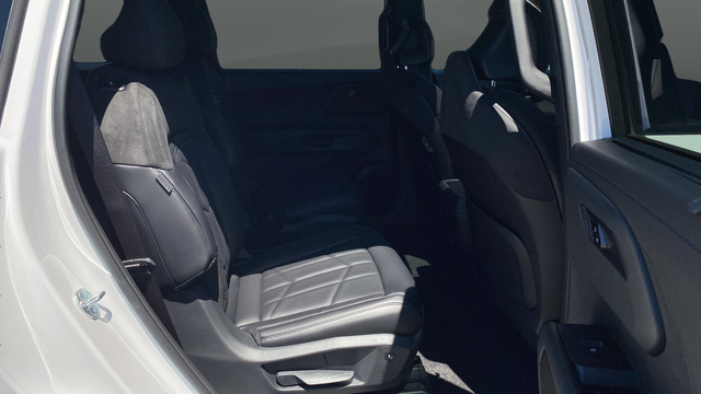New 2027 White Kia X-Pro SX-Prestige image 26