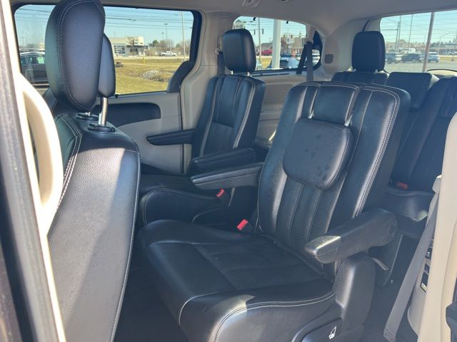Used 2014 Chrysler Town and Country Touring-L 4D Passenger Van