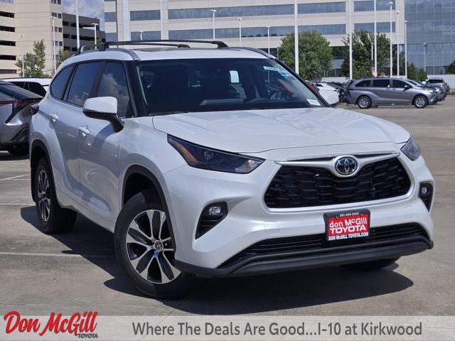 2026 Toyota Highlander XLE Beige at Gullo Toyota