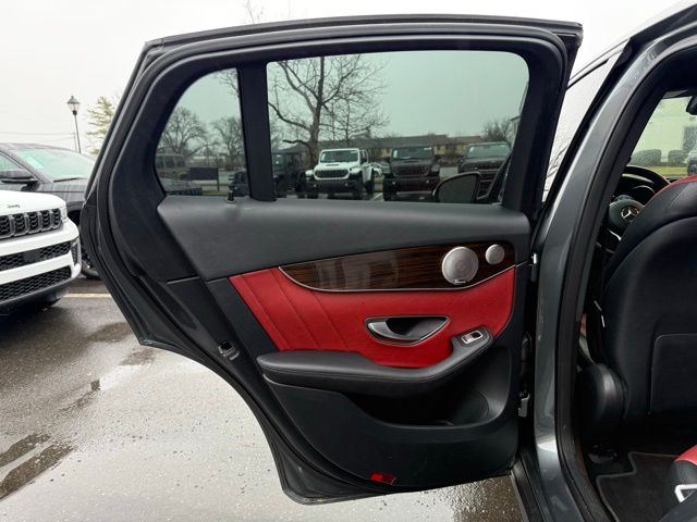 2021 Mercedes-Benz GLC