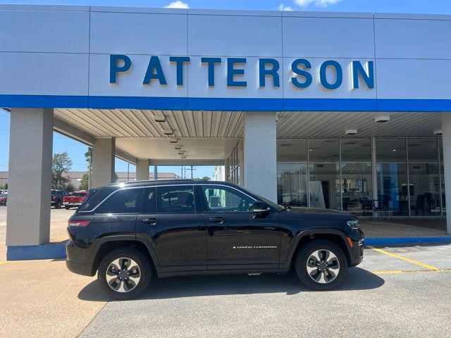 Diamond Black Crystal Pearlcoat 2024 Jeep Grand Cherokee 4xe SUV / Crossover Four-Wheel Drive 8-Speed Automatic