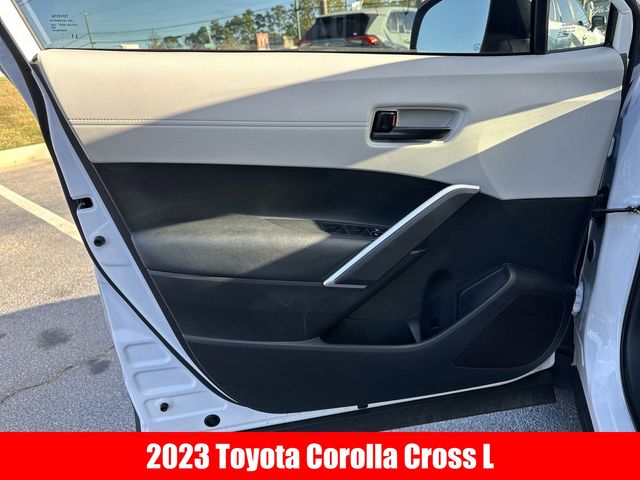 2023 Toyota Corolla Cross L 4