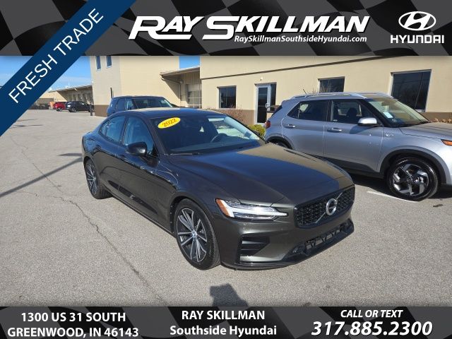 2022 Volvo S60 B5 Momentum AWD