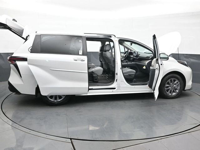 2024 Toyota Sienna XLE 53