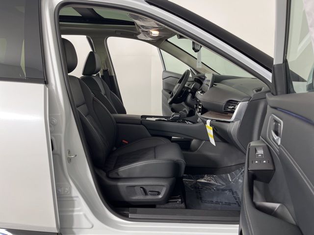 2025 Everest White Pearl Nissan Rogue Platinum FWD SUV