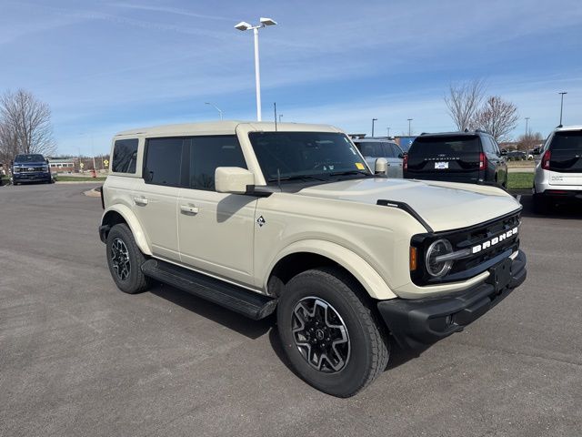 2025 Ford Bronco Outer Banks 4-Door 4WD