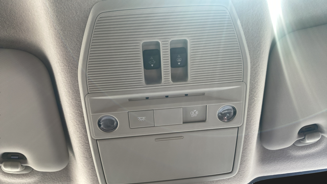Used 2025 Aspen White Tricoat Nissan SR image 28